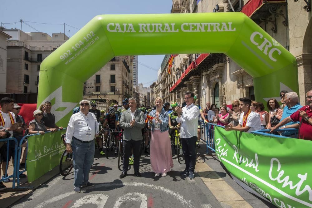 Víctor Martínez, primer líder de la Vuelta a la Provincia de Alicante