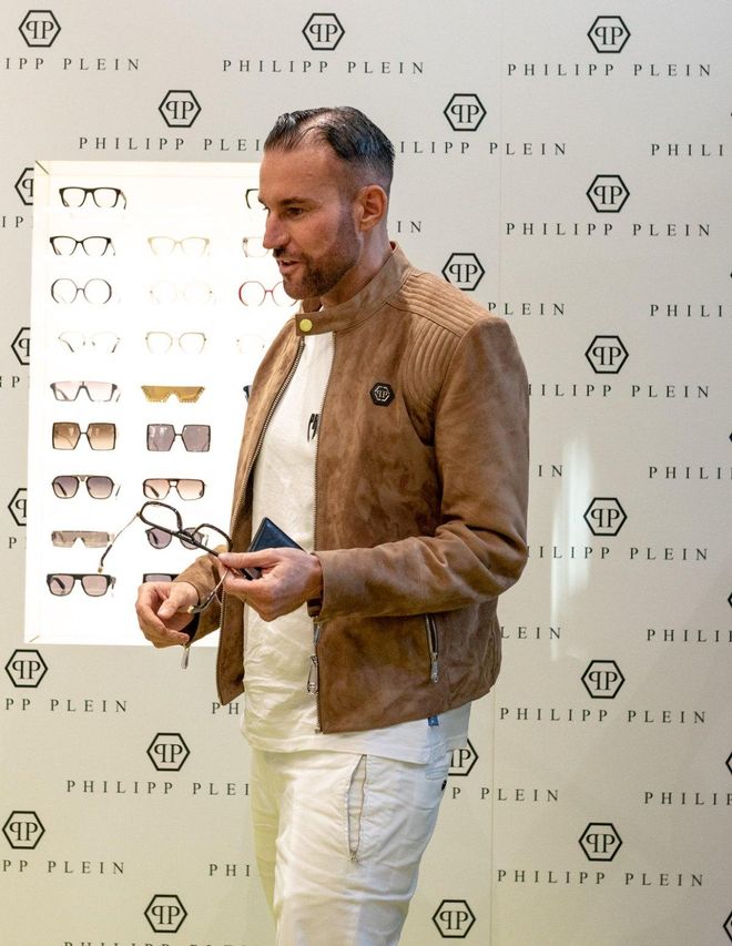 El diseñador Philipp Plein, en la presentación de su colección de gafas en la tienda de la marca en Barcelona