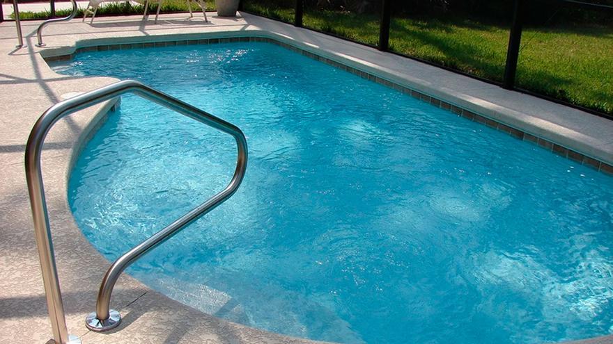 Rescatan in extremis a una niña tras ahogarse en una piscina de Torrent