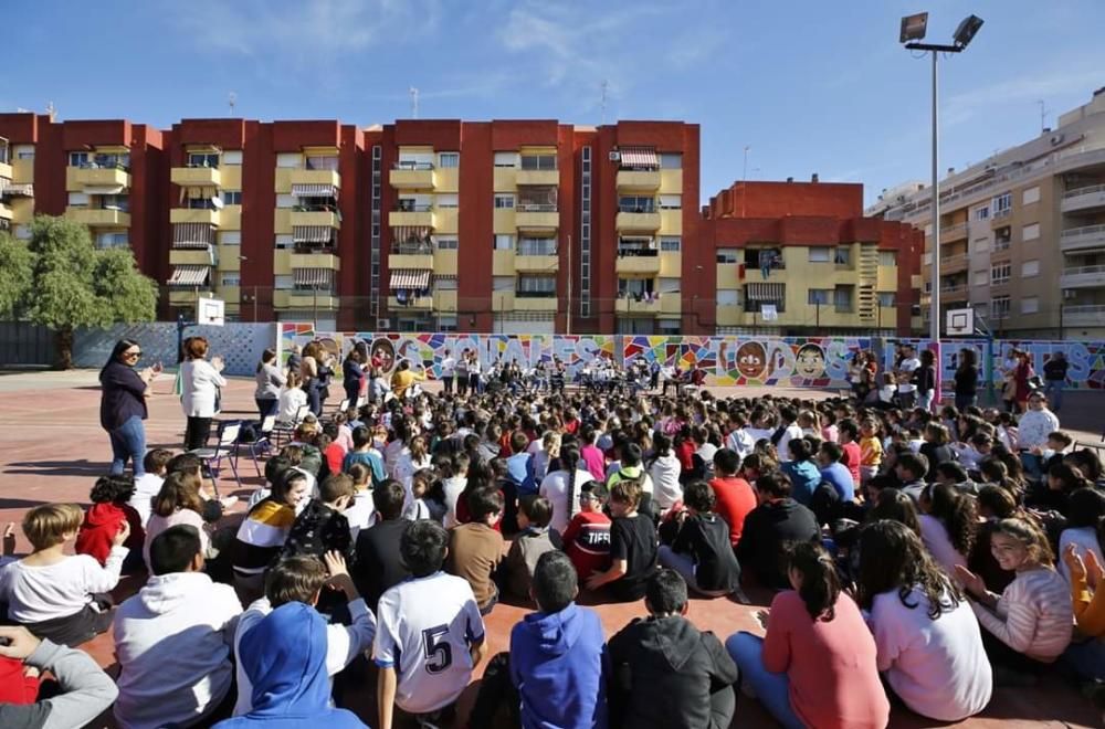 La Unión Musical Torrevejense colaboró en la celebración del día de la Paz del Colegio Cuba de Torrevieja