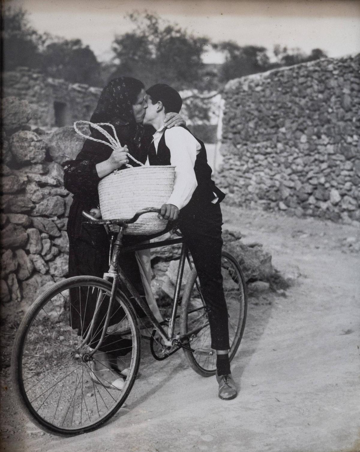 Fotografías de Harold LiebowI en el libro 'Juanito de la Torre', escrito por Gina Liebow y protagonizado por el ibicenco Alberto Torres Marí