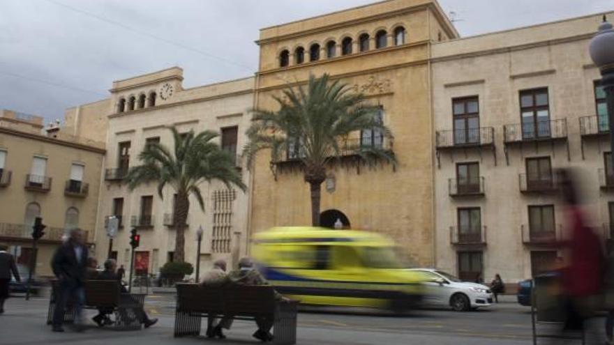 Inmueble que acoge el Ayuntamiento de Elche.