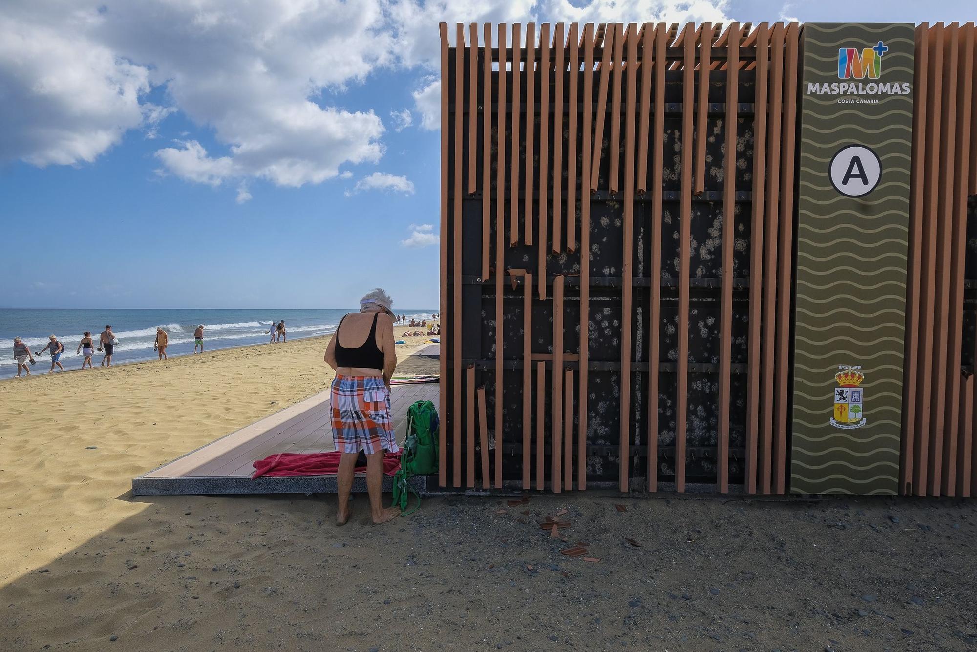 Destrozos en los kioscos de la Playa del Inglés