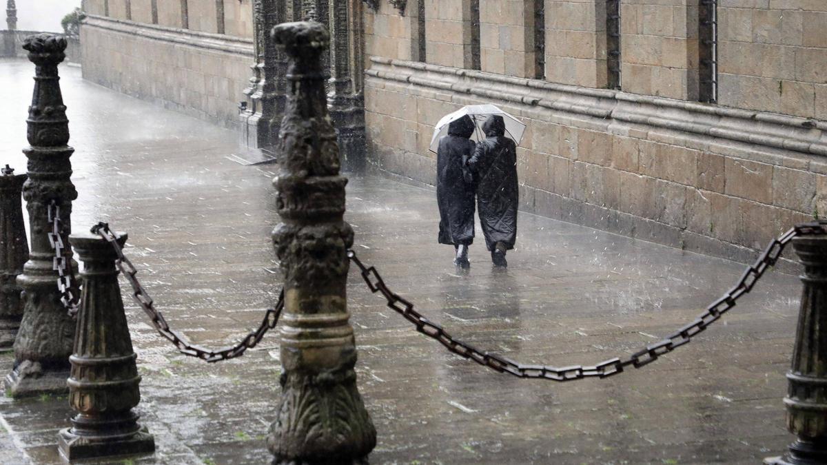 La jornada festiva del primero de mayo transcurrirá bajo la lluvia en Santiago
