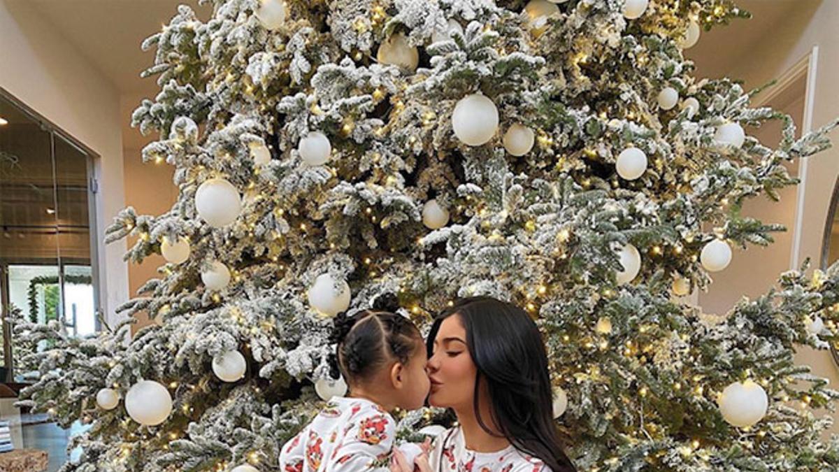 Kylie Jenner y su hija Stormi en Navidad