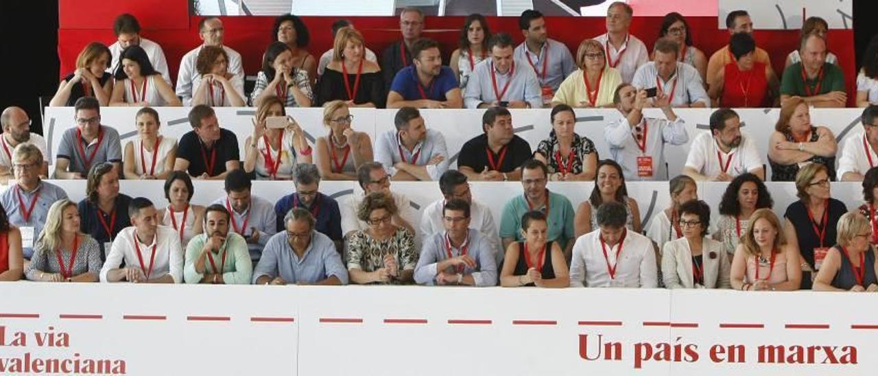 Imagen de la ejecutiva más numerosa, la del PSPV, con 74 integrantes, aprobada por el congreso de «país» celebrado por los socialistas valencianos hace una semana.