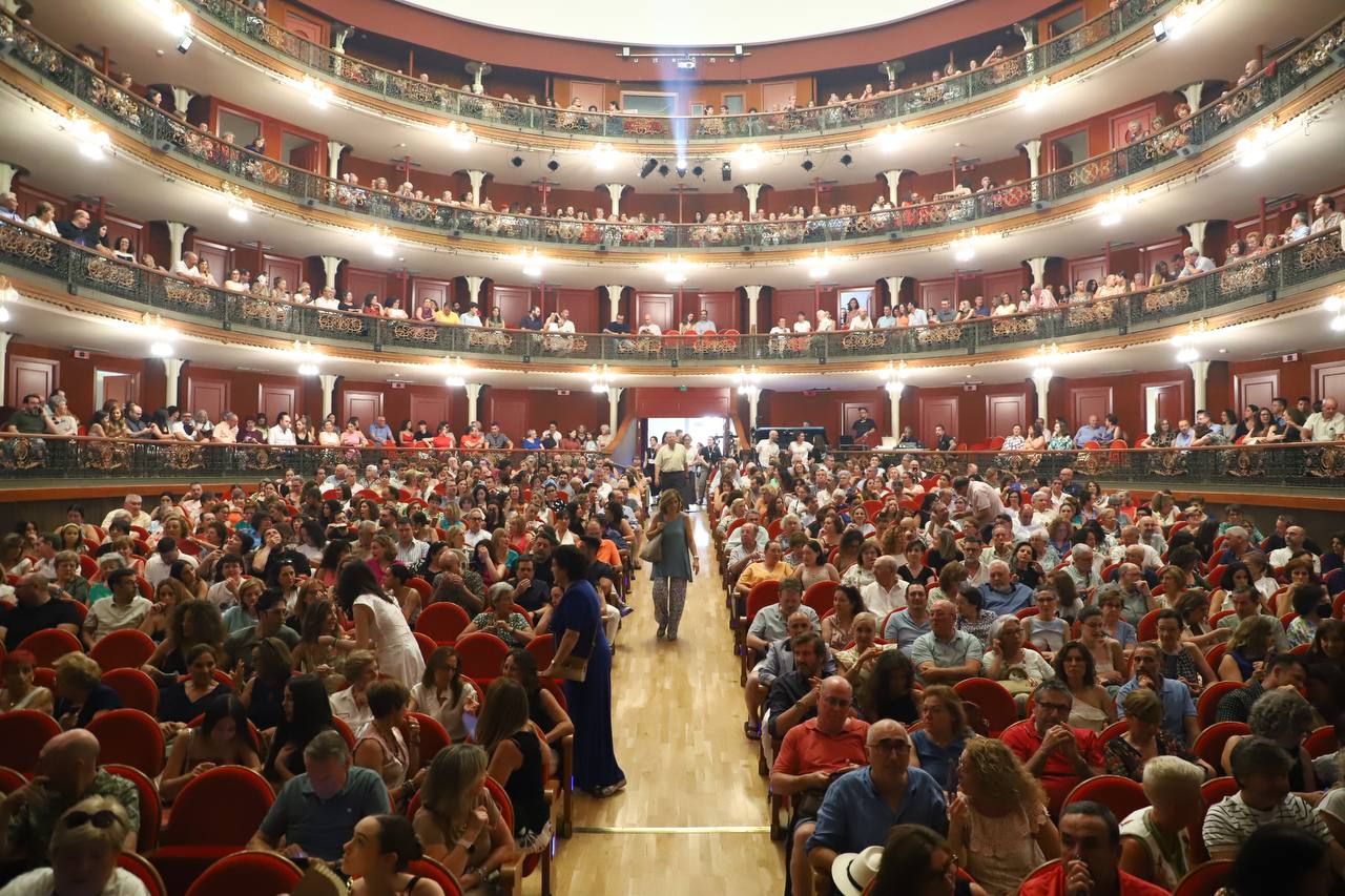 Sara Baras 'vuela' sobre las tablas del Gran Teatro de Córdoba