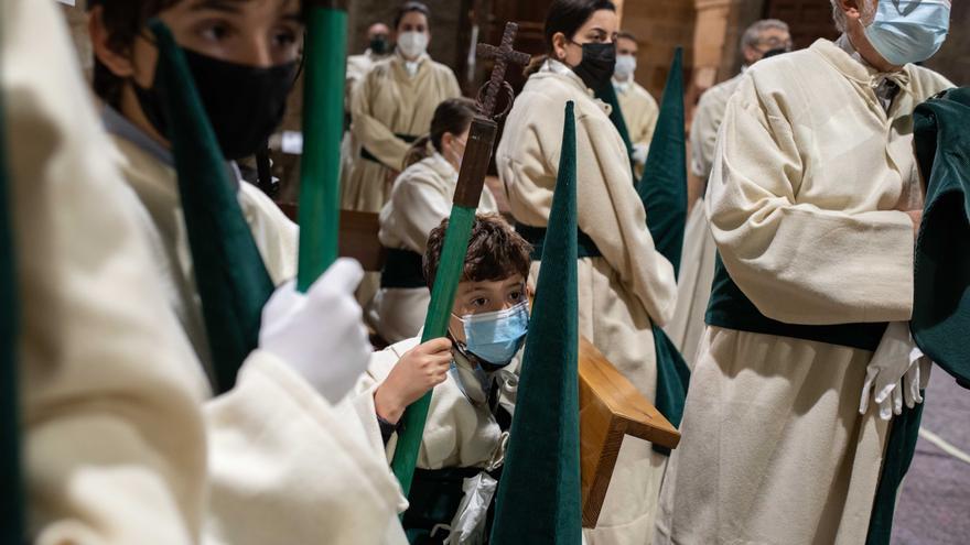 GALERÍA | La procesión de la Hermandad Penitencial de las Siete Palabras, en imágenes