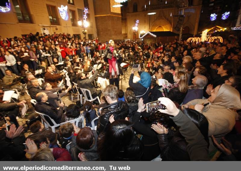 GALERÍA DE FOTOS -- Villancicos en el Mercat de Nadal