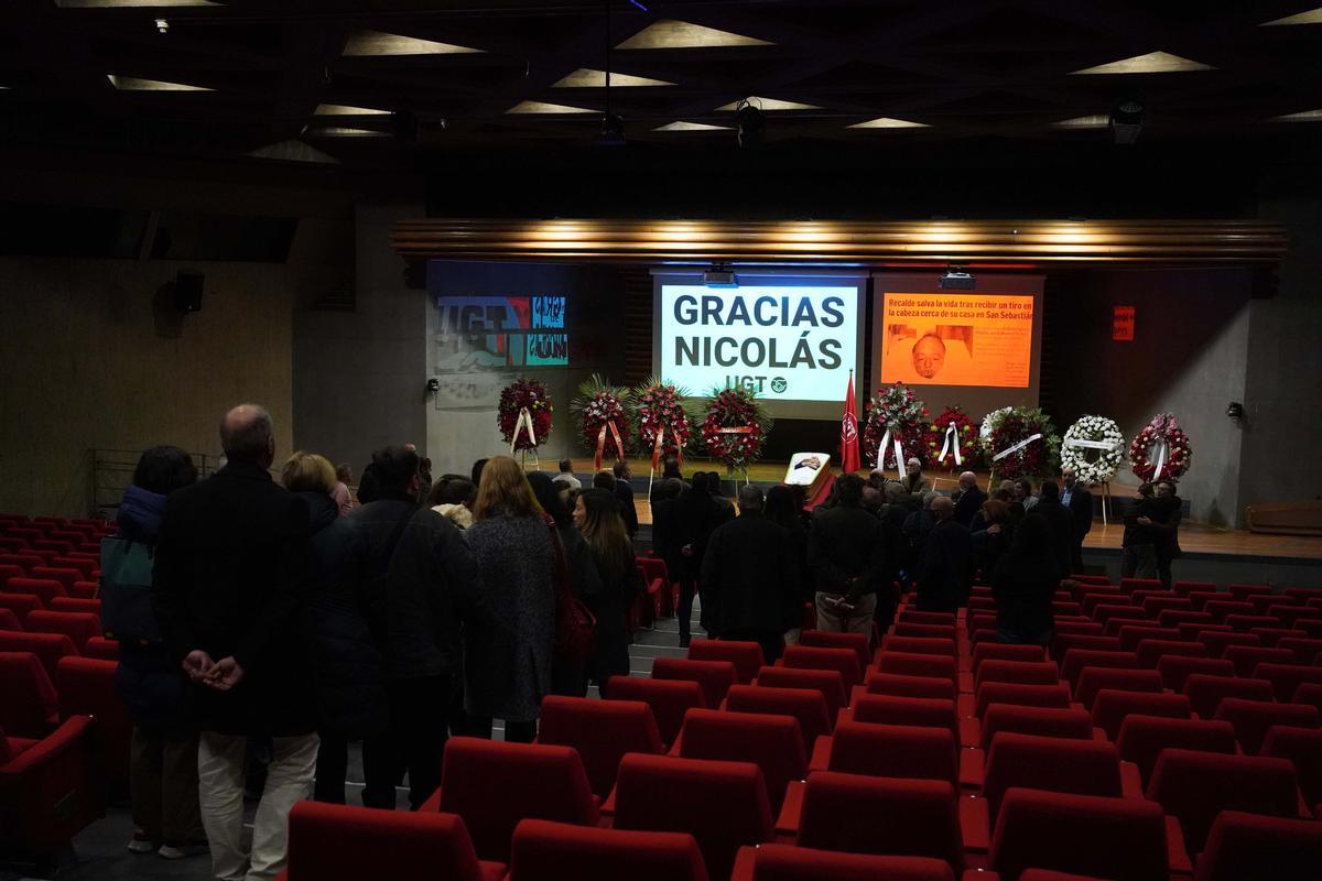La capilla ardiente por Nicolás Redondo, instalada en el salón de actos de la sede de UGT, en Madrid