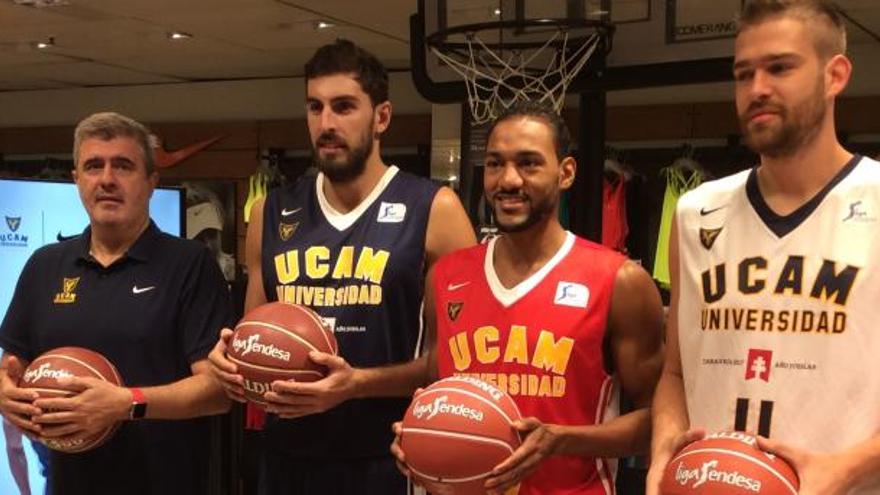 El UCAM Murcia CB presenta sus nuevas camisetas