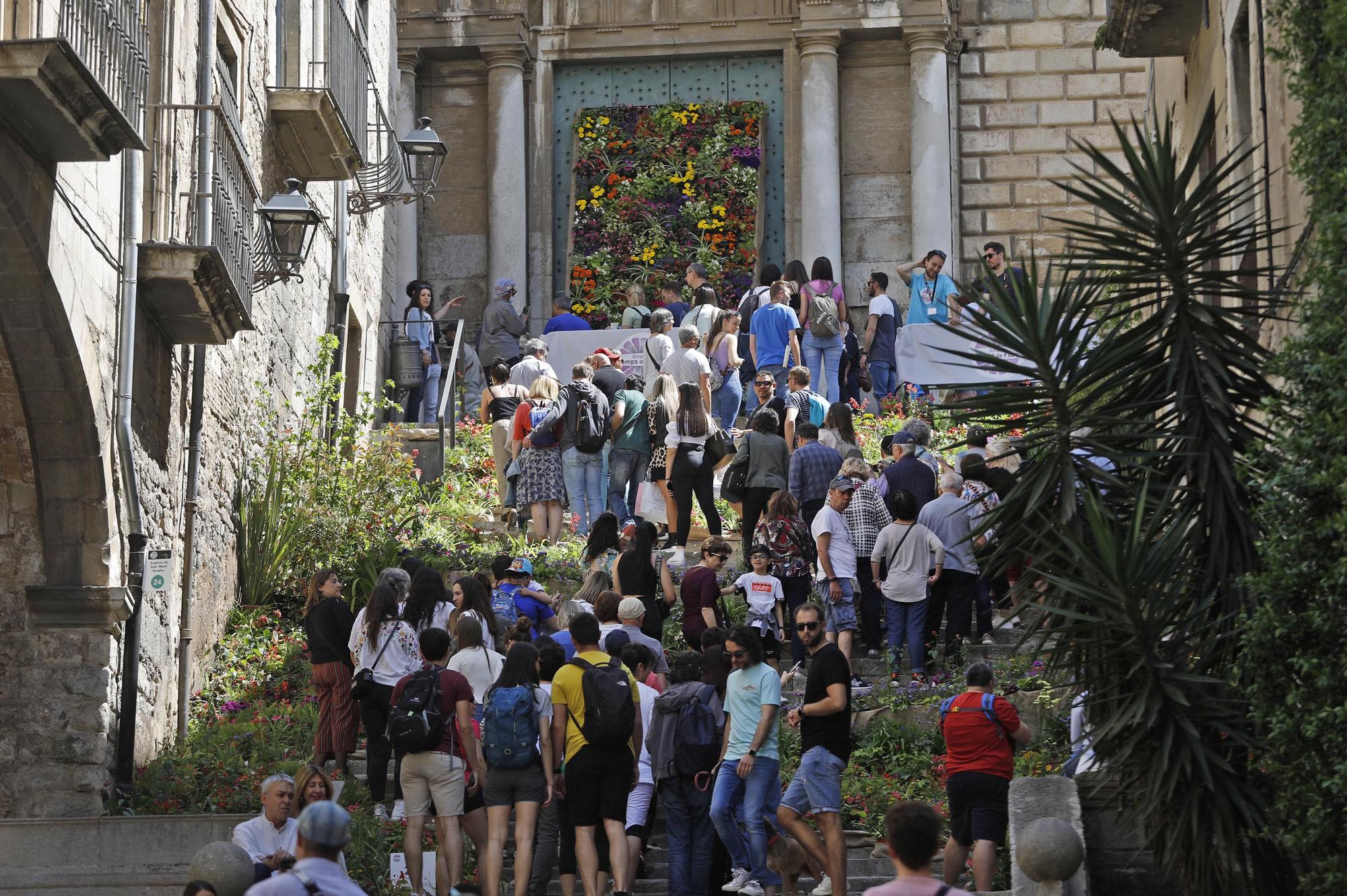 Girona es torna a omplir de color i riuades de gent en el retorn a la normalitat de Temps de Flors