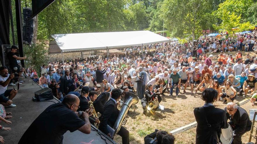 Milleiros de romeiros entonan o tradicional Berro Seco na Romaría de San Fins do Castro, en Cabana