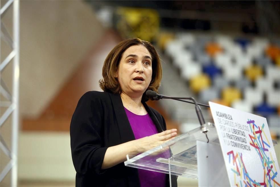 Fotogalería de la asamblea de Podemos sobre el referéndum de Cataluña