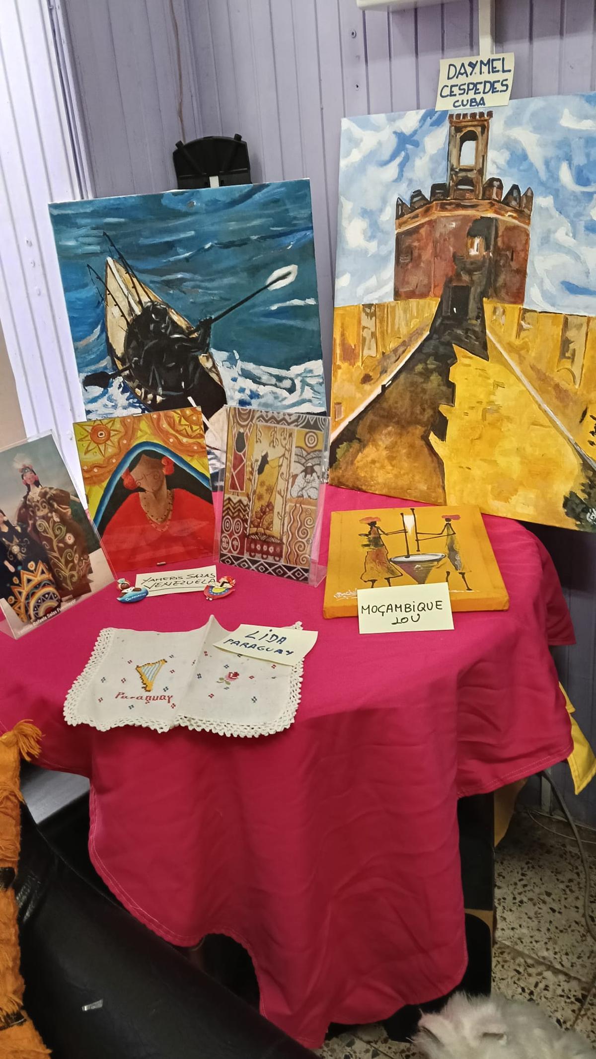 Intercambiando arte y cultura en la asociación.