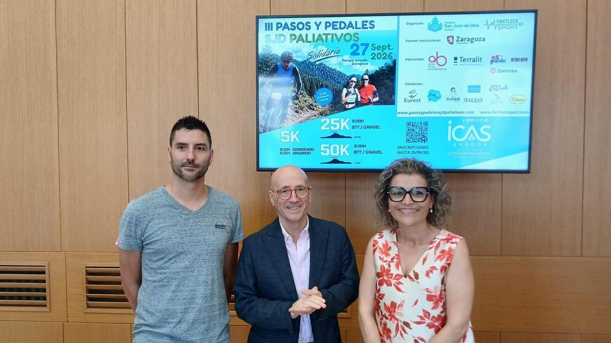 Presentación de la marcha solidaria este martes en Zaragoza.