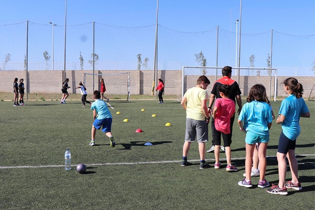 Imagen de una de las fiestas de clausura del deporte escolar de Sagunt.