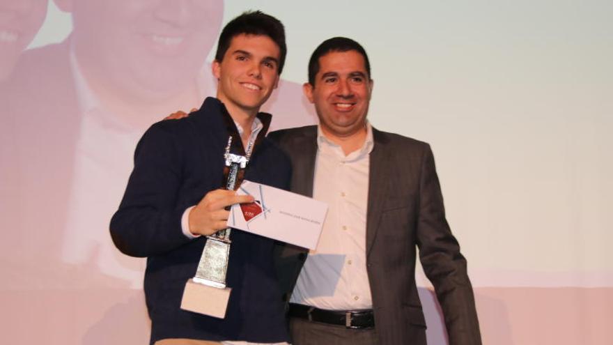 El jugador de hockey Deri Mataix recibe el premio &quot;Juan Agudo Garat&quot; al mejor deportista de Alcoy 2017
