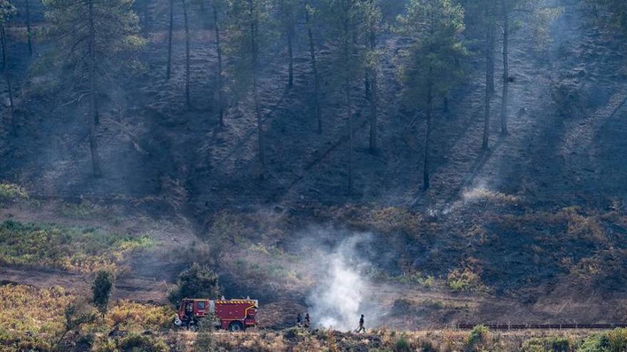 El incendio de Las Hurdes afronta una jornada clave para consolidar el perímetro tras contener su avance