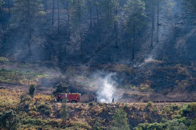 El incendio de Las Hurdes afronta una jornada clave para consolidar el perímetro tras contener su avance