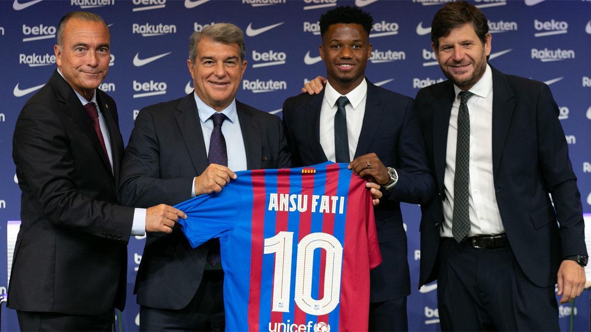 Ansu Fati renovó este jueves con el FC Barcelona