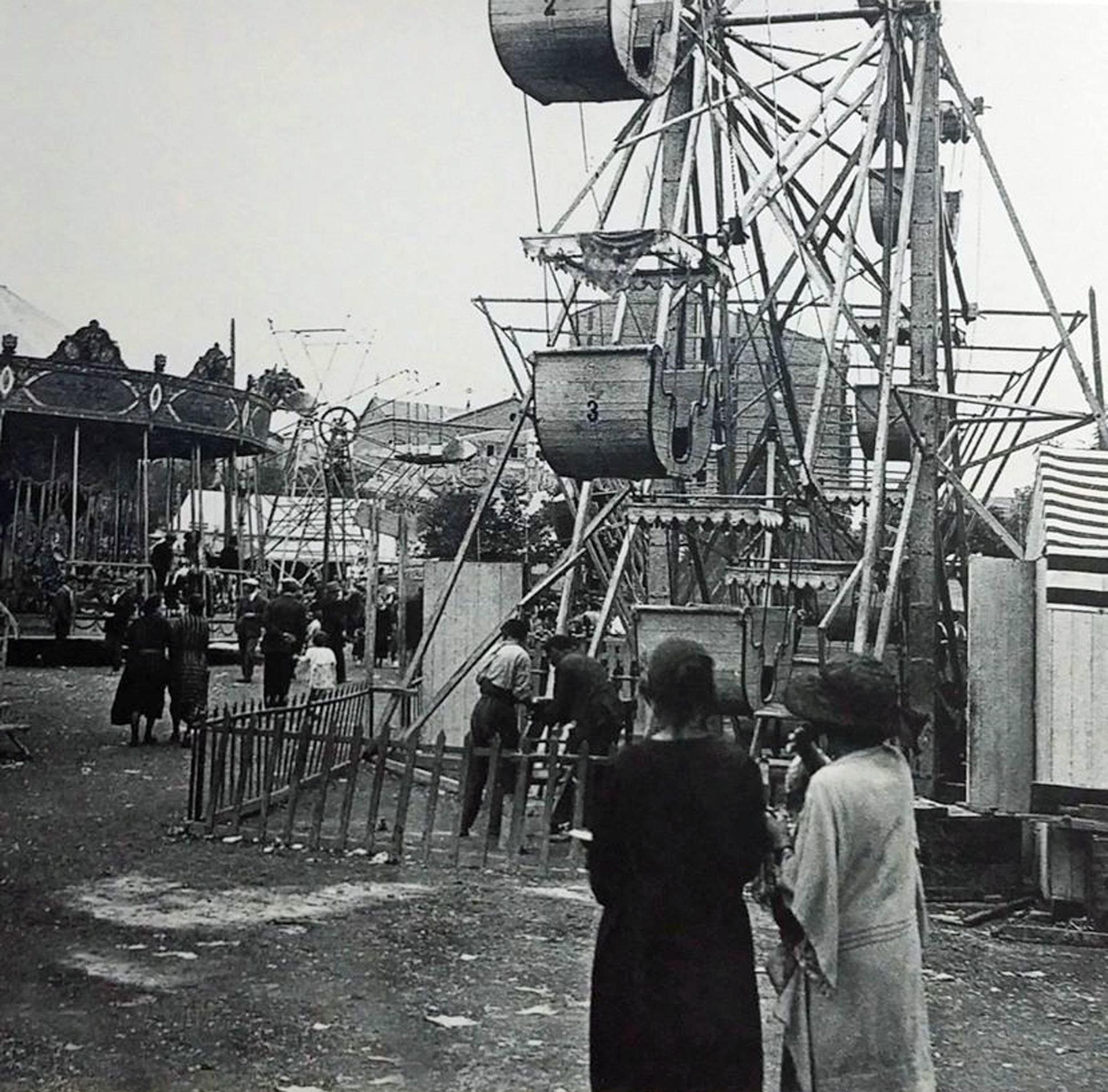 Fotos antiguas de las Fiestas del Pilar de Zaragoza: de la lectura del pregón a caballo a las ferias