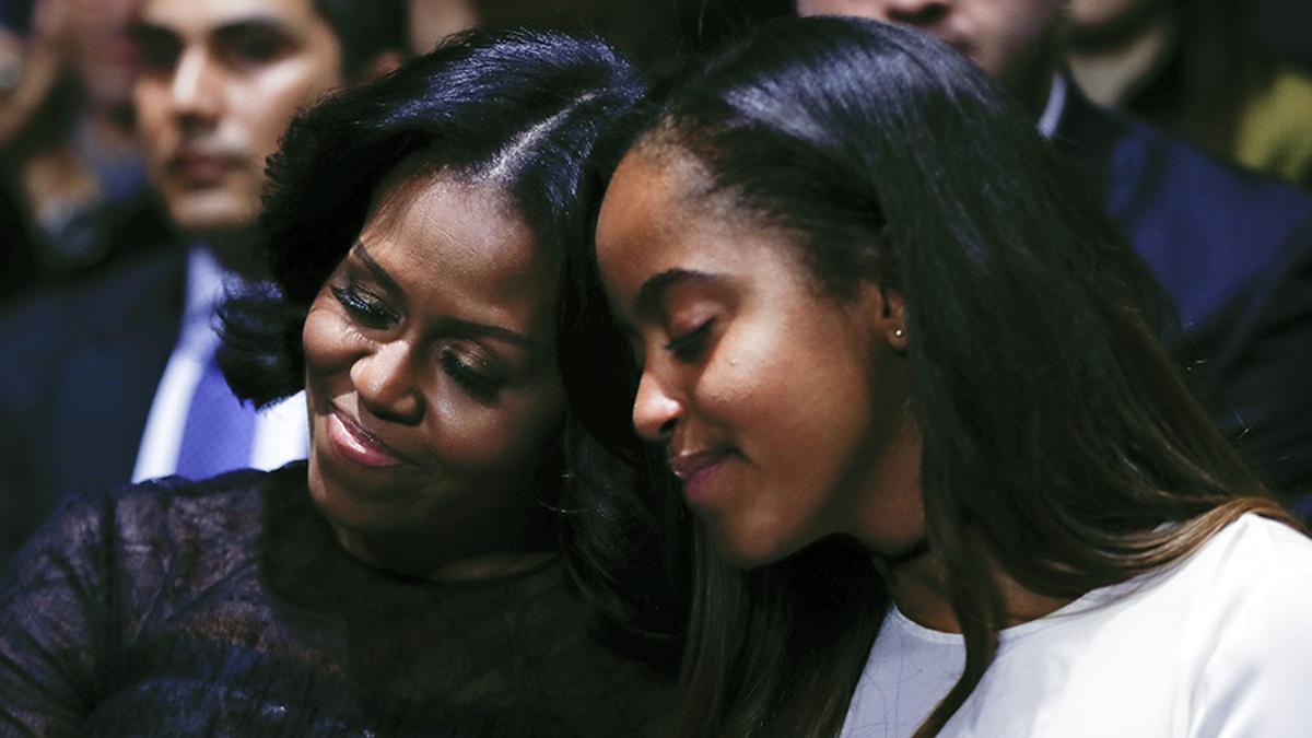 Michelle y Malia Obama, durante el discurso de Barack Obama