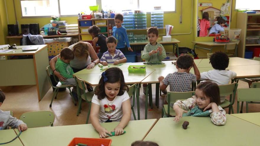 Alumnos en un colegio en Vigo // RICARDO GROBAS