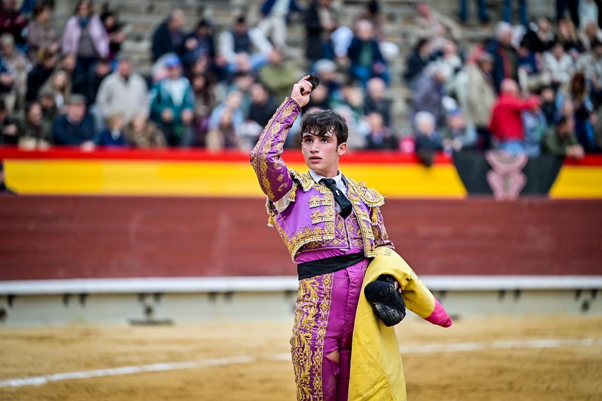 Íker de Virgilio, a hombros  en la novillada sin picadores