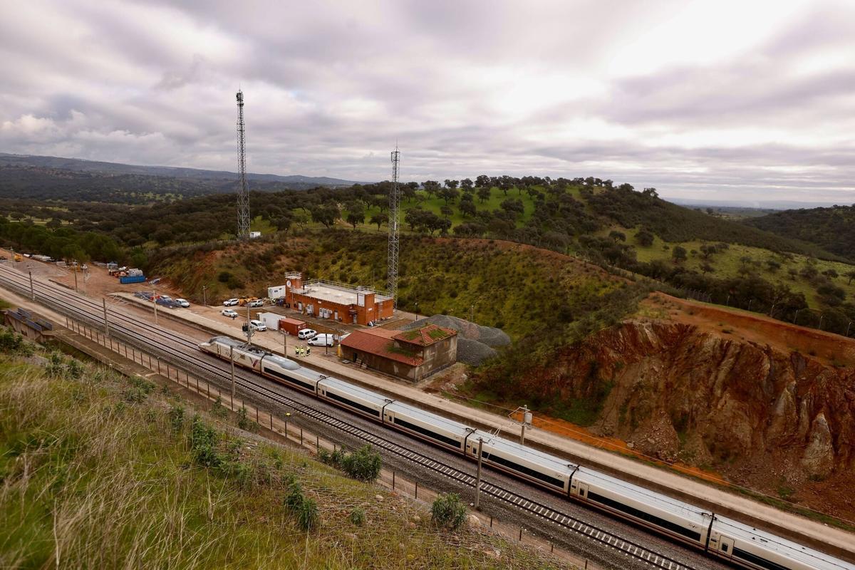 Vuelven a circular los trenes AVE e Iryo entre Córdoba y Madrid. Trenes pasando por Adamuz.