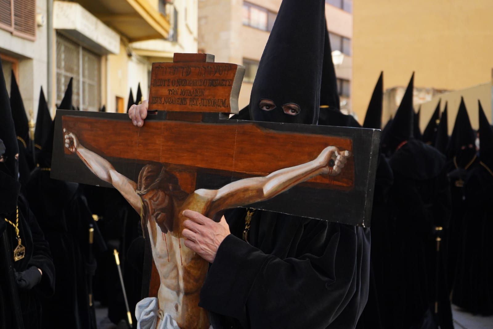 GALERÍA | La procesión del Santo Entierro, en imágenes