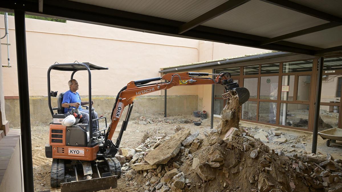 Obras de reconstrucción de centro de formación ocupacional de Paiporta.