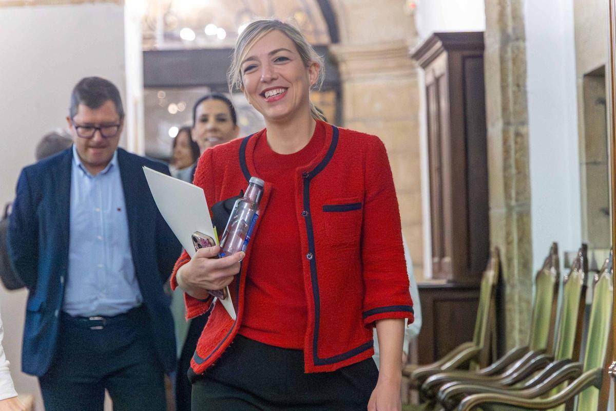 María Baleato, este martes no Pazo de Raxoi acompañada por outros concelleiros do PP de Santiago