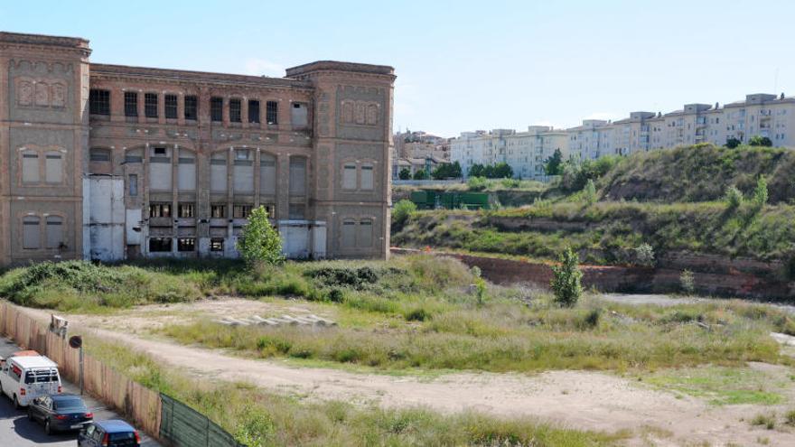 El ple debat l&#039;aprofitament del solar de la Fàbrica Nova com a aparcament gratuït