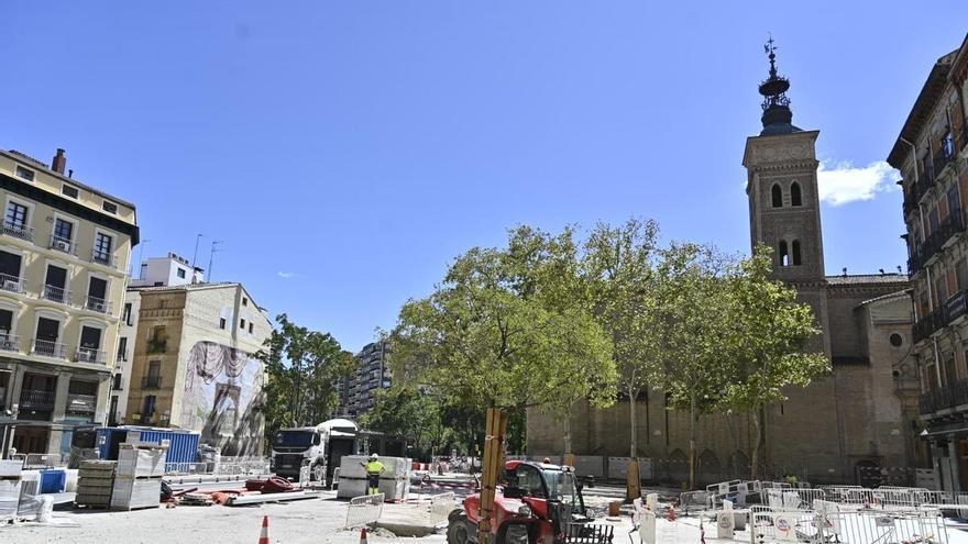 Las obras de la plaza San Miguel de Zaragoza se rematarán "antes del Pilar" mientras la oposición carga contra "el caos" de la reforma