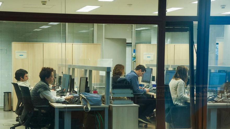 La polémica de Feijóo sobre las bajas laborales y la brecha de temporalidad entre el sector público y el privado