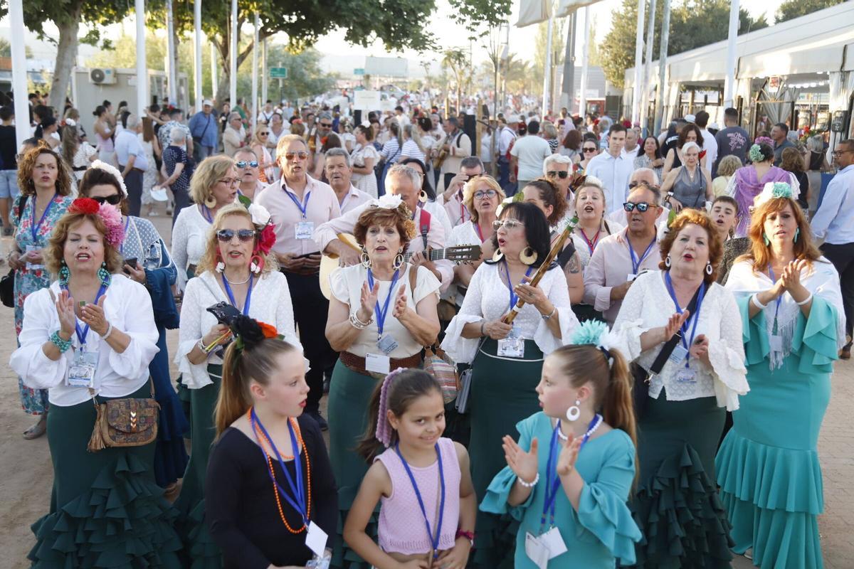 El pasacalles rociero en la Feria de Córdoba, en imágenes