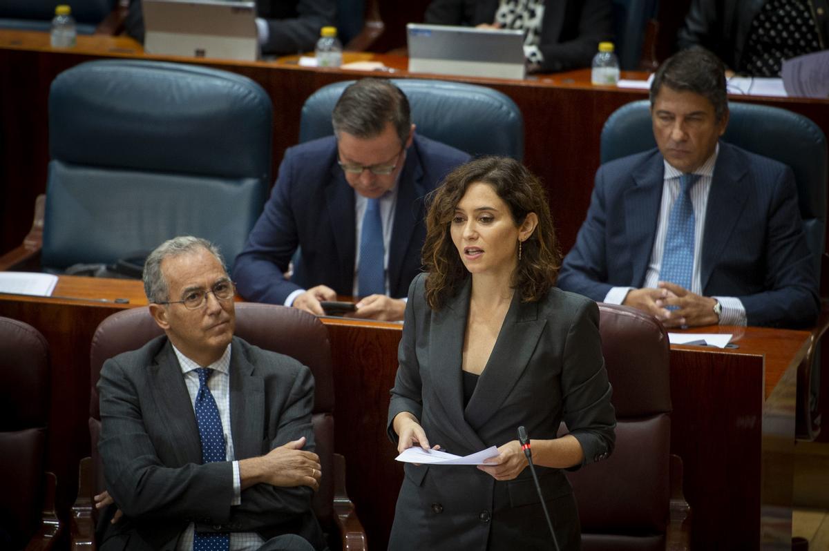 La oposición de la Asamblea de Madrid pide a la presidenta Ayuso que cese a su vicepresidente.