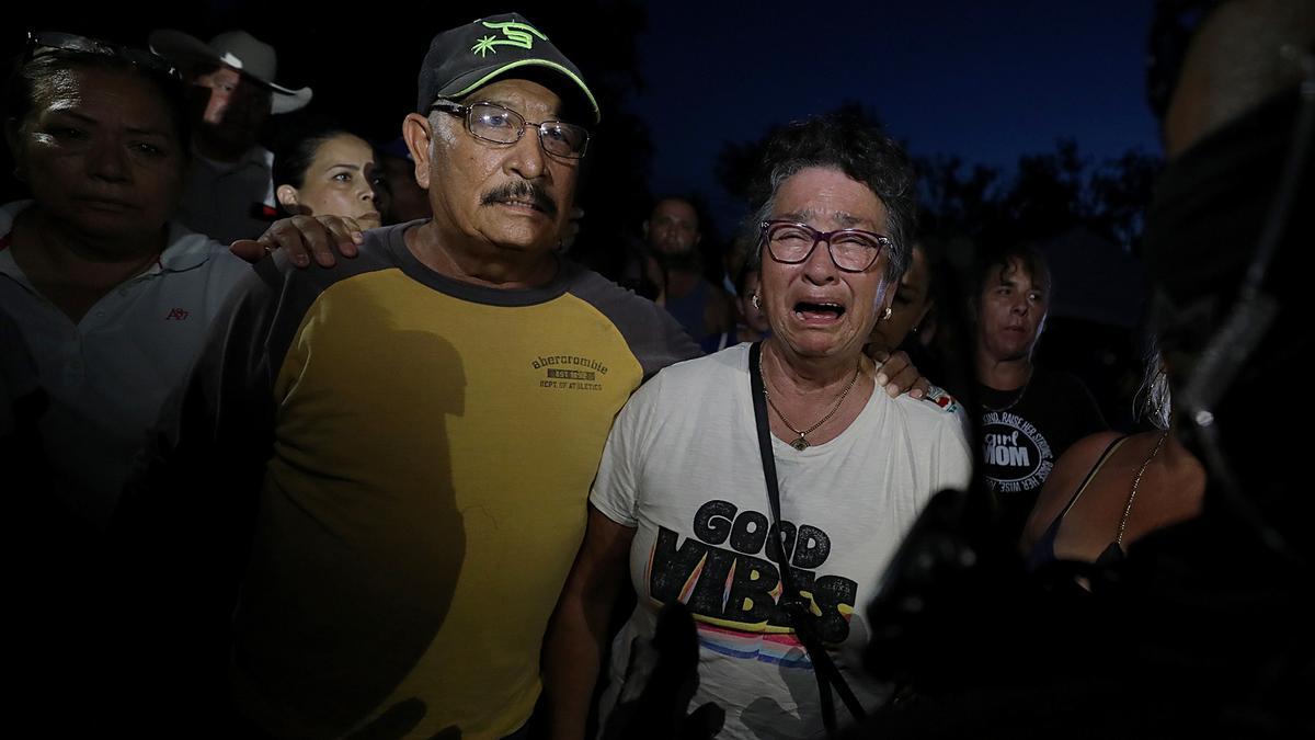 Familiares esperan hoy noticias de los mineros atrapados tras el derrumbe en una mina de carbón en México