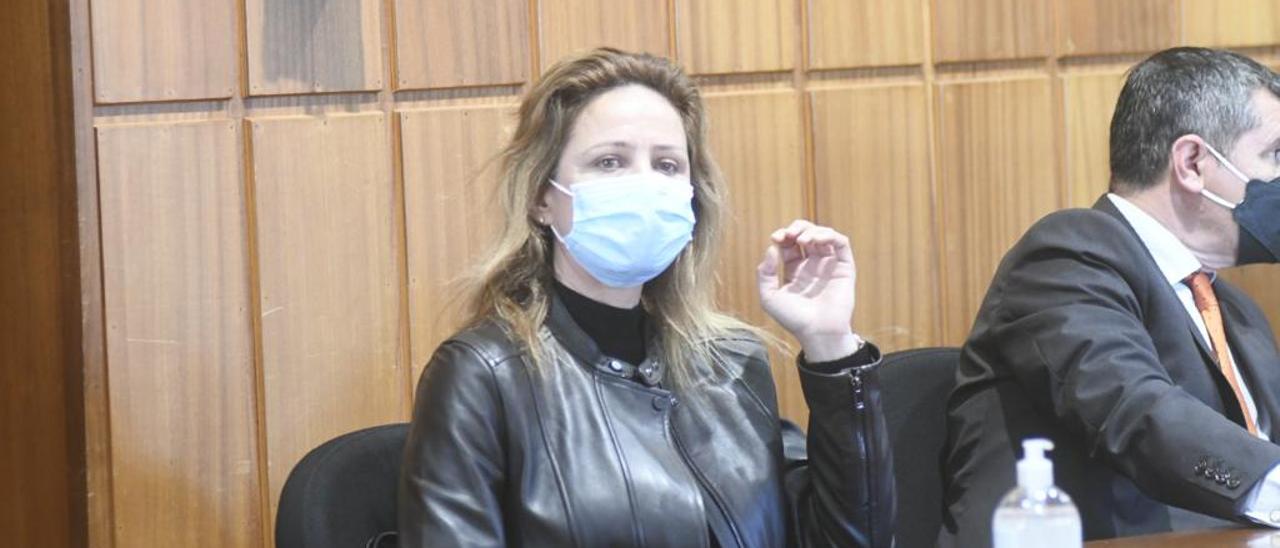 La acusada, Cristina Elena, en la sala de la Audiencia Provincial de Murcia