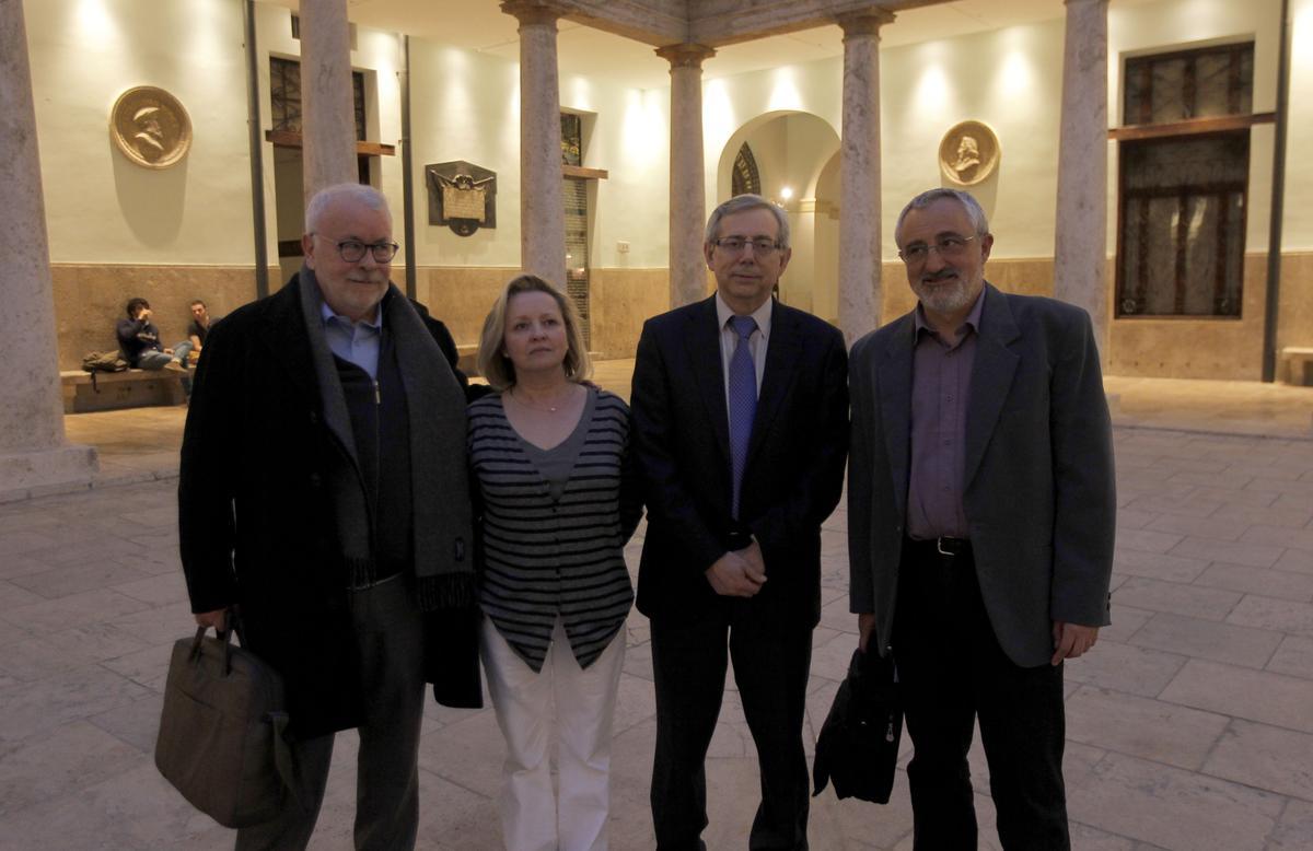 CULTURA///Homenaje a Vicent Andres Estelles. Partcipan su hija Carmina, y los profesores Vicent Salvador y Ferran Carbó.. Ferran Carbo. Antonio Ariño Carmina Andrés. Vicent Salvador