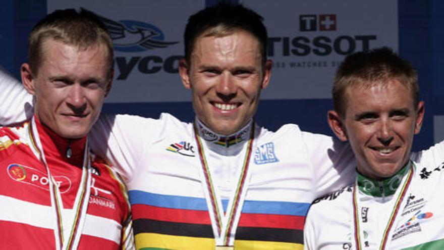 Hushvod, en el centro, flanqueado por el danés Matti Breschel (plata) y el australiano Allan Davis, bronce.