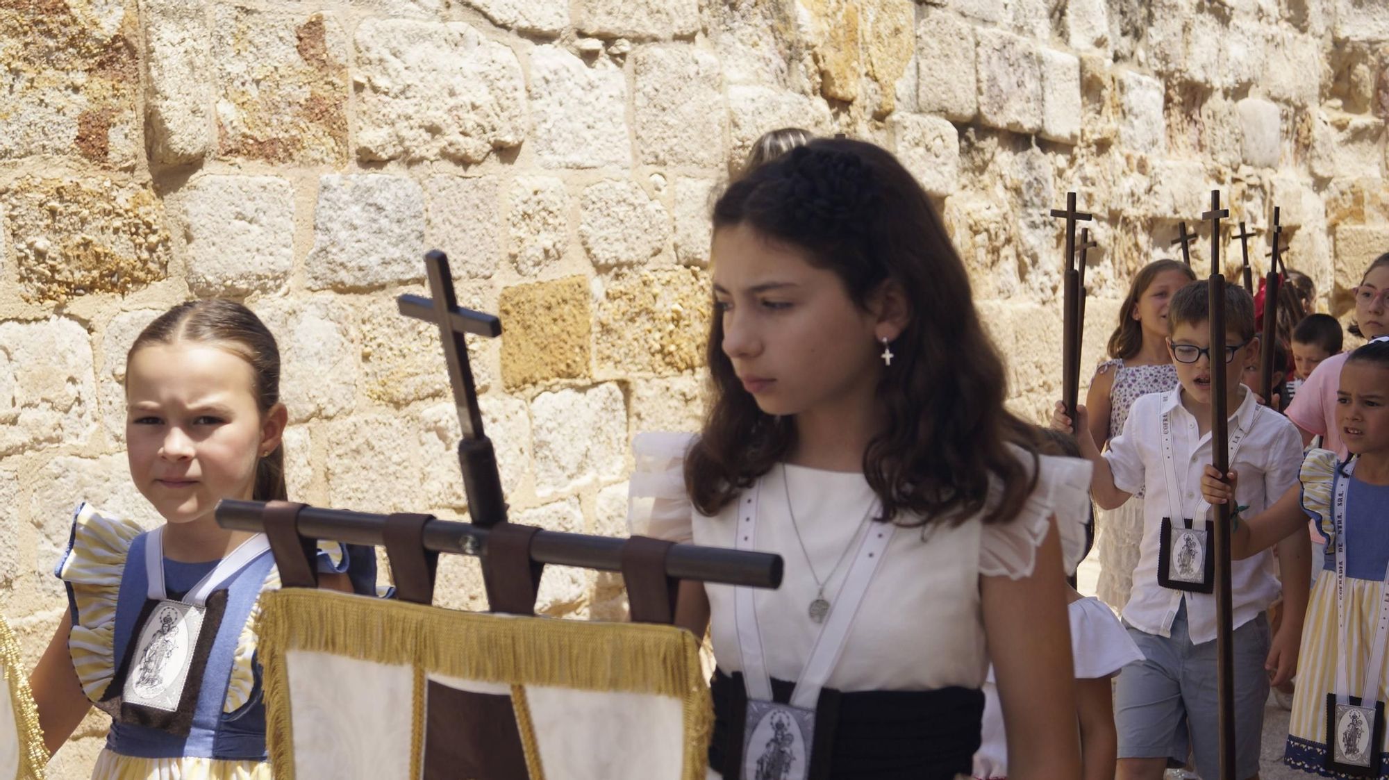 Procesión de los niños organizada por la Cofradía del Carmen de San Isidoro