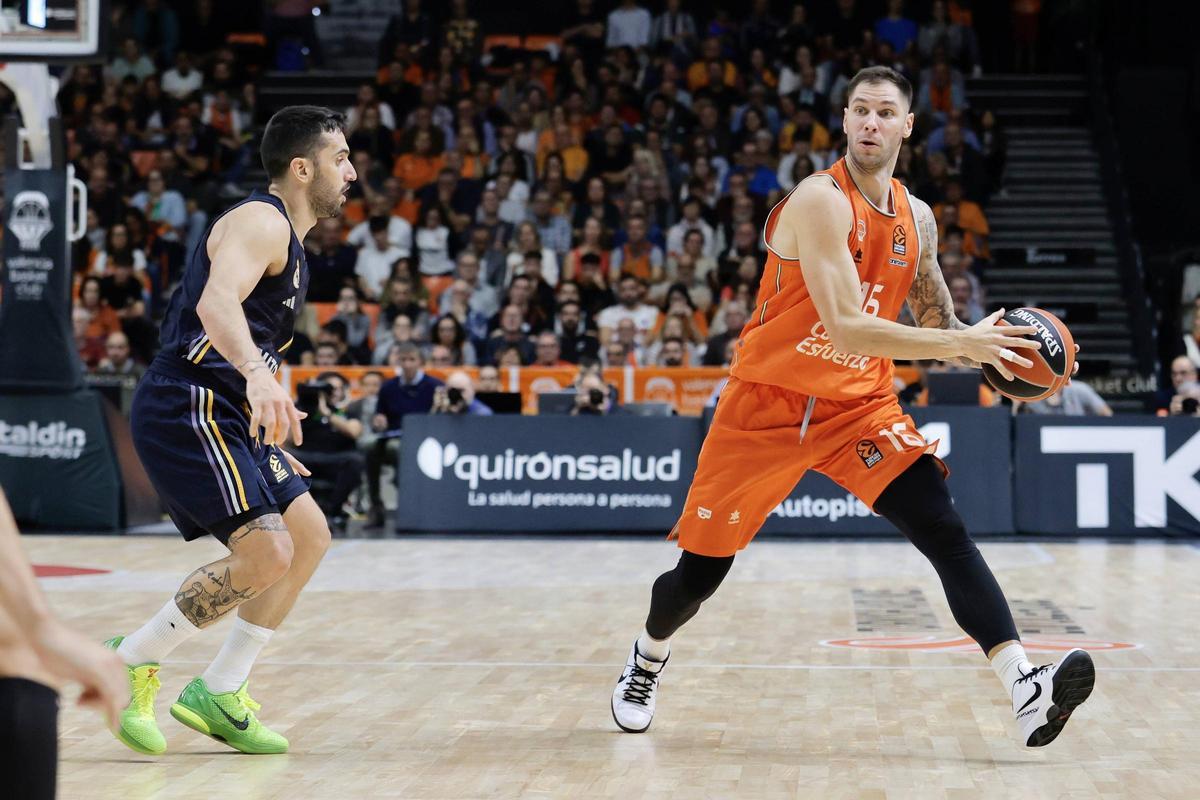 Stefan Jovic durante un partido de la temporada 2023/24