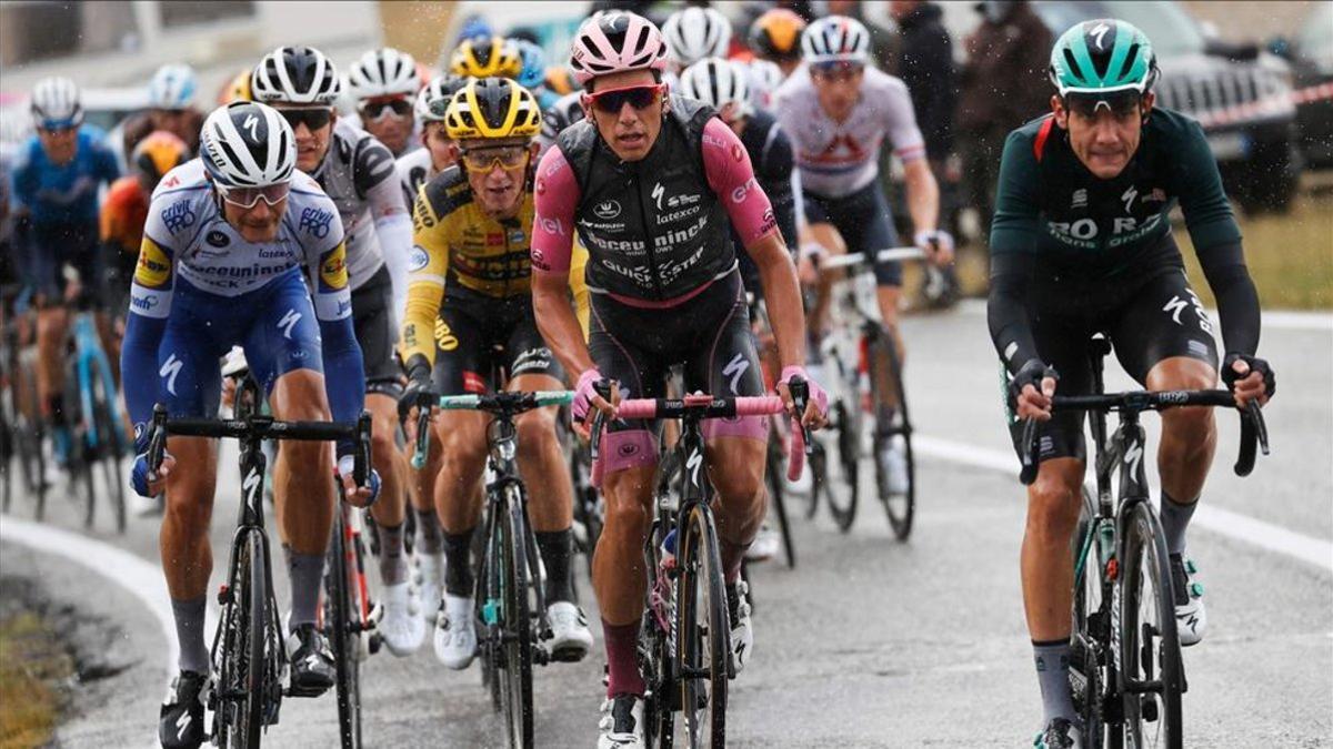 Joao Almeida mantiene la maglia rosa