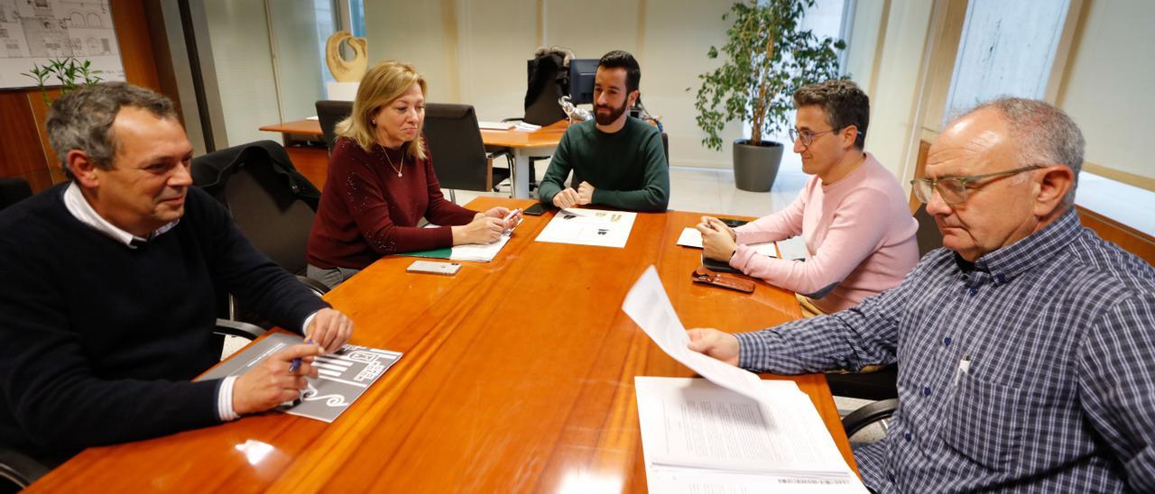 Javier Torres, en el centro, junto a los concejales de Movilidad de Sant a Eulària, Sant Josep y Sant Antoni.