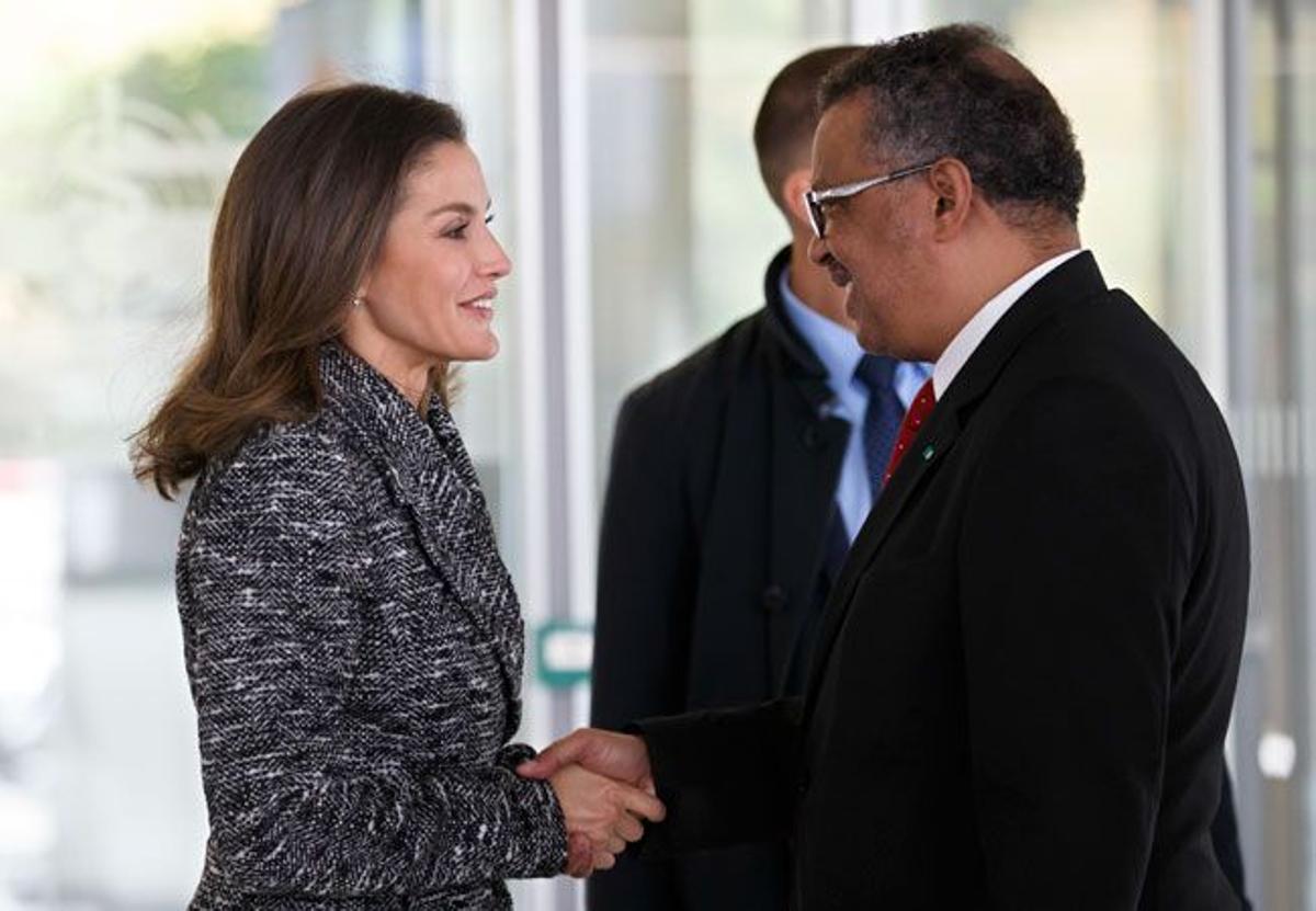 Letiza Ortiz saluda Tedros Adhanom Ghebreyesus, Director General de la OMS