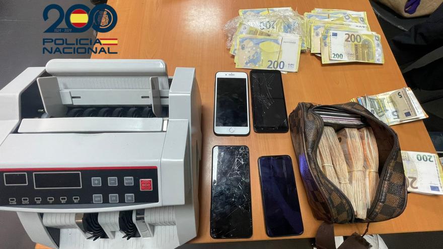 Dos detenidos en Alicante por robar 25.000 € al dueño de un negocio que iba a traspasar
