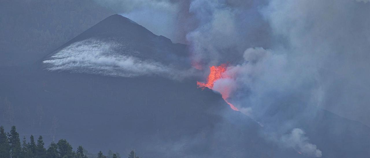 Continúa la efusividad del volcán de La Palma