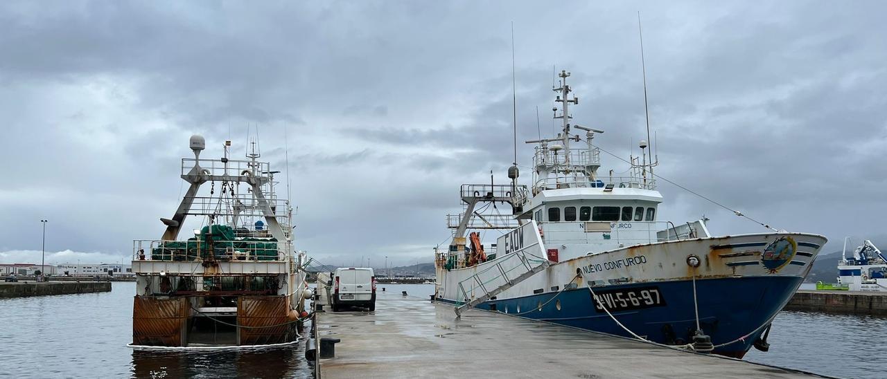 Dos arrastreros de Gran Sol amarrados en el puerto de Vigo.